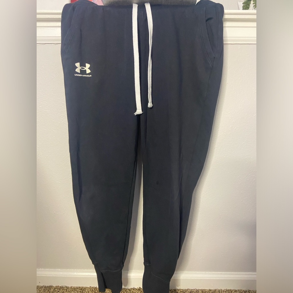 Lightly worn, black, women’s large